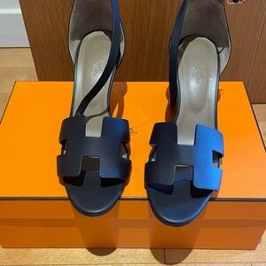 Elegant Black Heeled Sandals